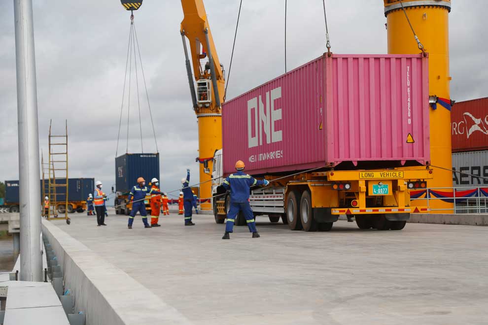 Trade deficit contracts as exports see slight increase